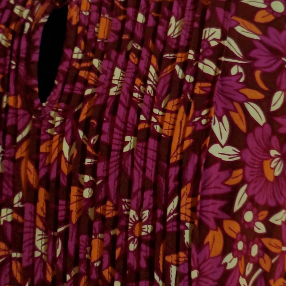 ST.JOHNS BAY BLOUSE, PINK, PURPLE FLORAL, PET LARGE - Picture 3 of 6